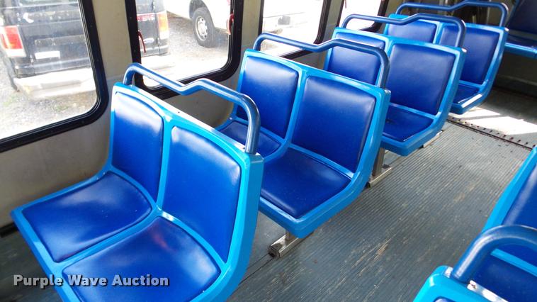 image for item DA8885 1998 Ford Econoline E450 shuttle bus