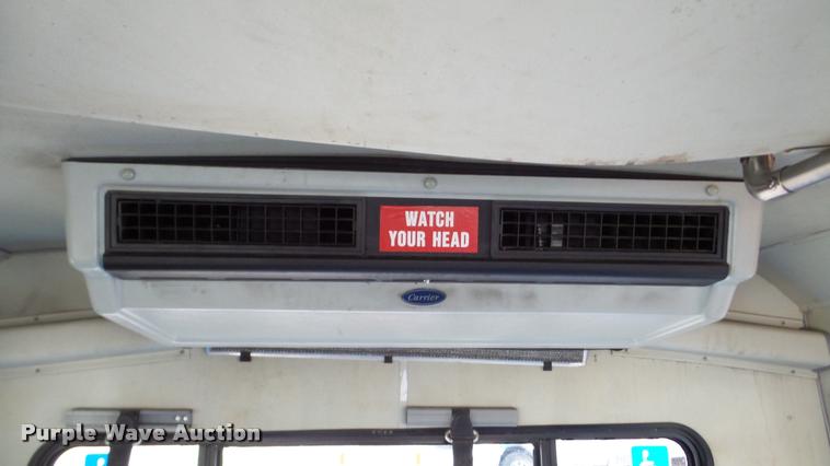 image for item DA8885 1998 Ford Econoline E450 shuttle bus