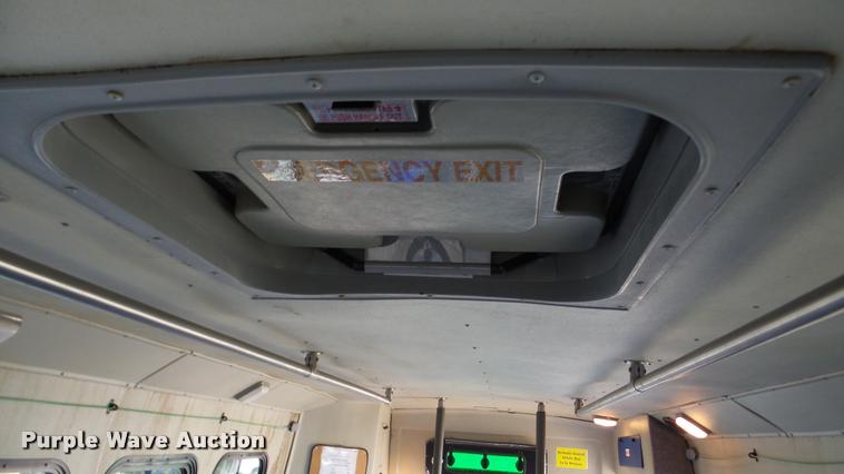 image for item DA8885 1998 Ford Econoline E450 shuttle bus