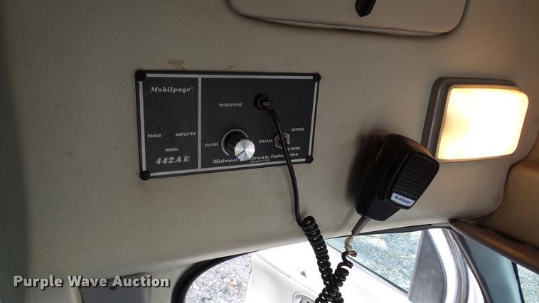 image for item DA8885 1998 Ford Econoline E450 shuttle bus