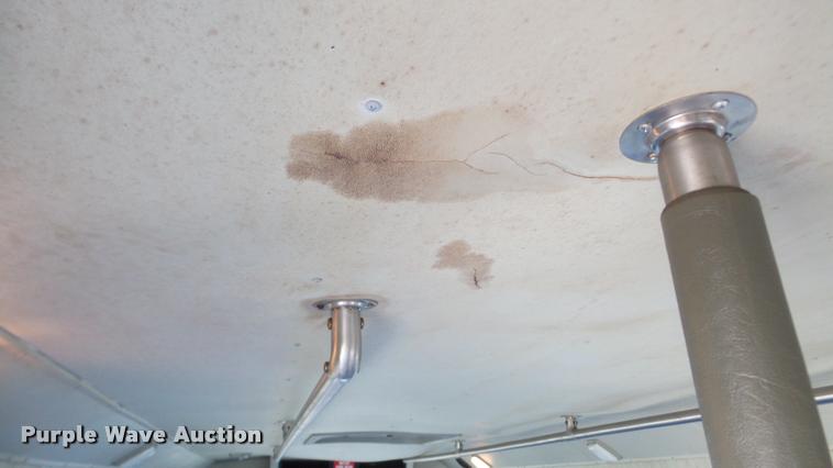 image for item DA8885 1998 Ford Econoline E450 shuttle bus