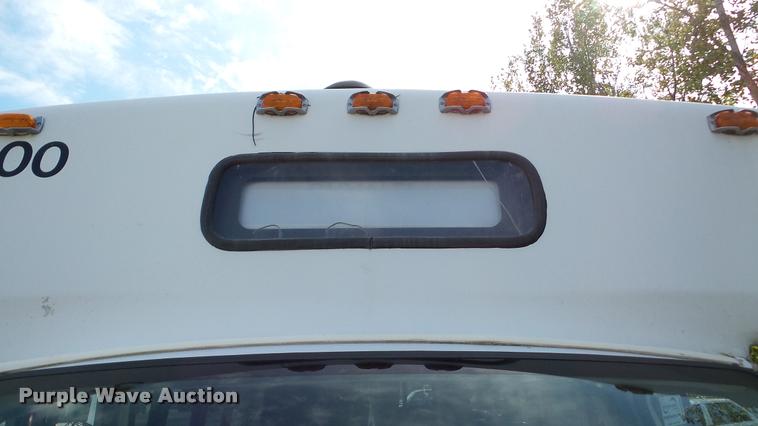 image for item DA8885 1998 Ford Econoline E450 shuttle bus