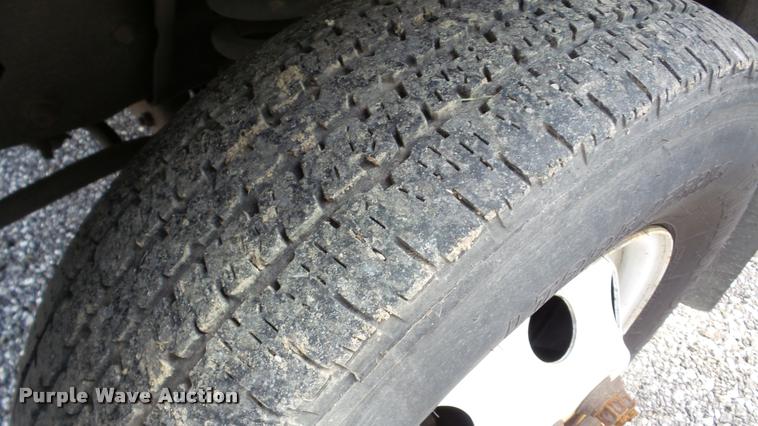 image for item DA8885 1998 Ford Econoline E450 shuttle bus