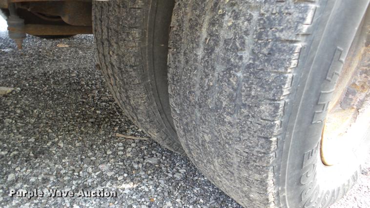 image for item DA8885 1998 Ford Econoline E450 shuttle bus