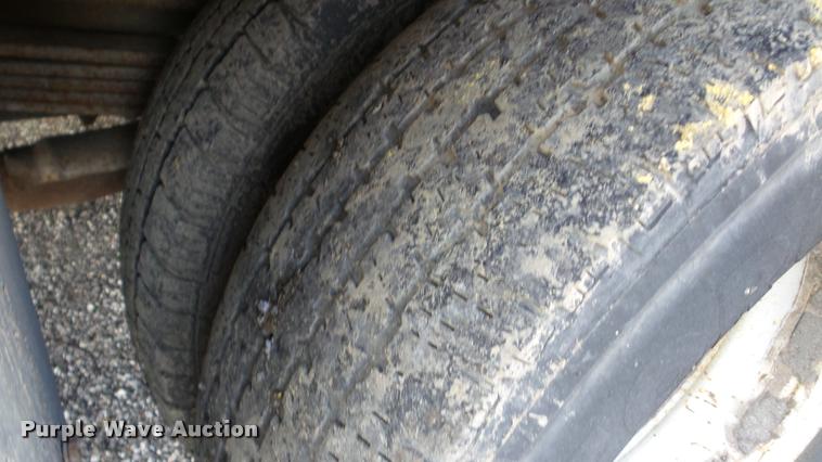 image for item DA8885 1998 Ford Econoline E450 shuttle bus