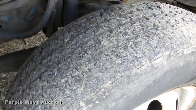 image for item DA8885 1998 Ford Econoline E450 shuttle bus