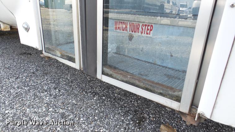 image for item DA8885 1998 Ford Econoline E450 shuttle bus