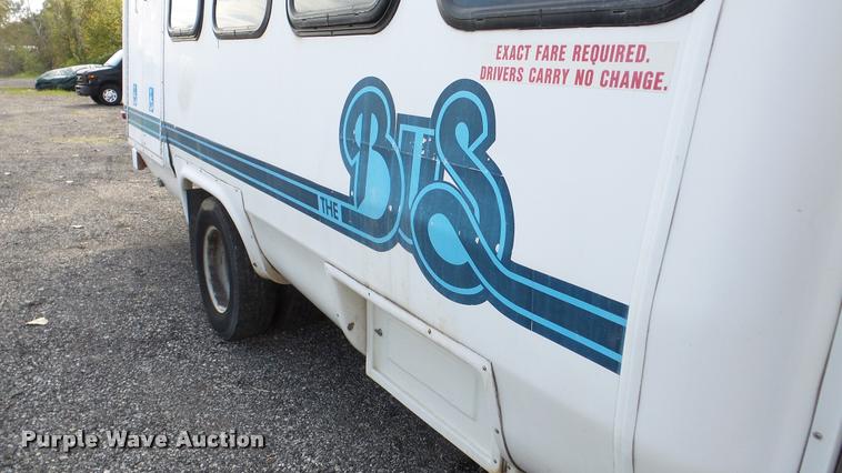 image for item DA8885 1998 Ford Econoline E450 shuttle bus