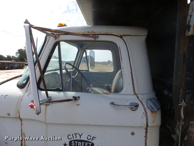 image for item DA9901 1966 Ford dump truck