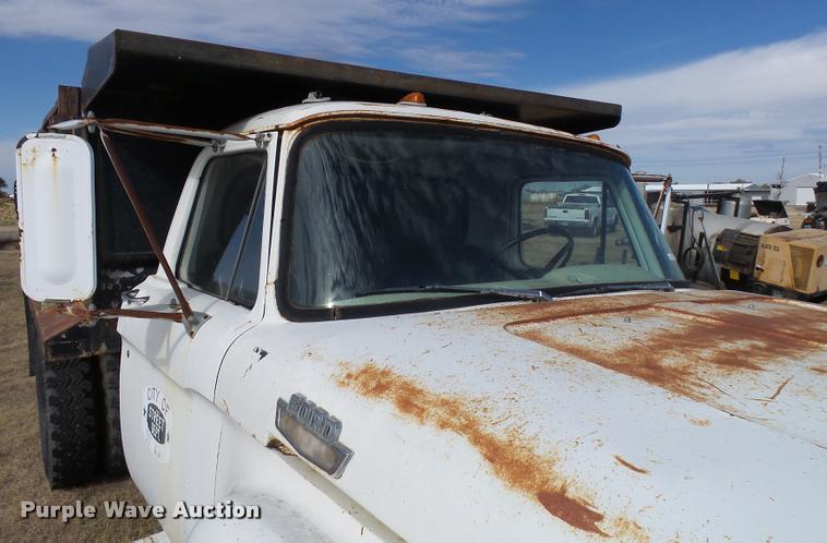 image for item DA9901 1966 Ford dump truck