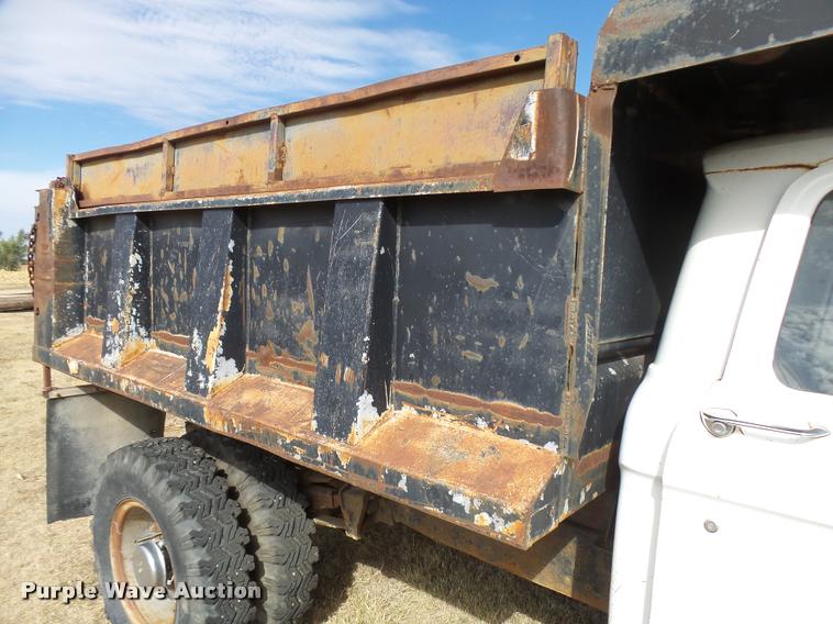 image for item DA9901 1966 Ford dump truck