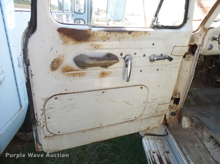 image for item DA9901 1966 Ford dump truck