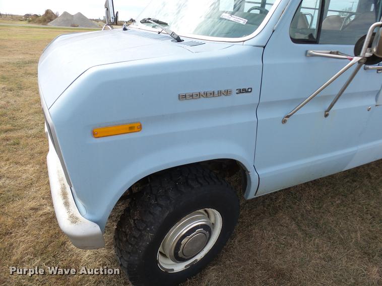 image for item DA9902 1984 Ford Econoline E350 bus