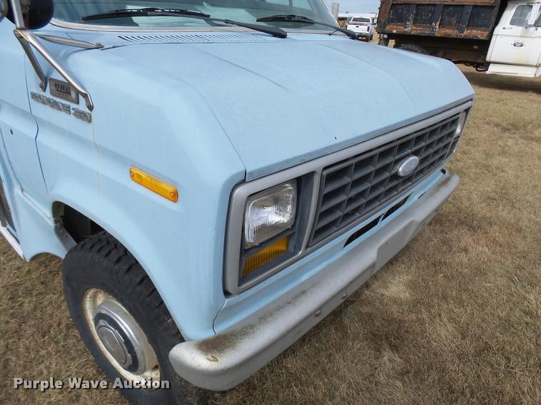 image for item DA9902 1984 Ford Econoline E350 bus