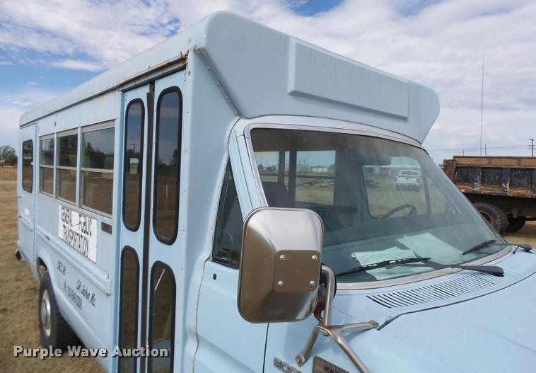 image for item DA9902 1984 Ford Econoline E350 bus