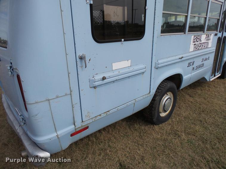 image for item DA9902 1984 Ford Econoline E350 bus