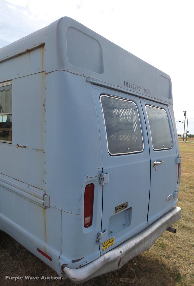 image for item DA9902 1984 Ford Econoline E350 bus