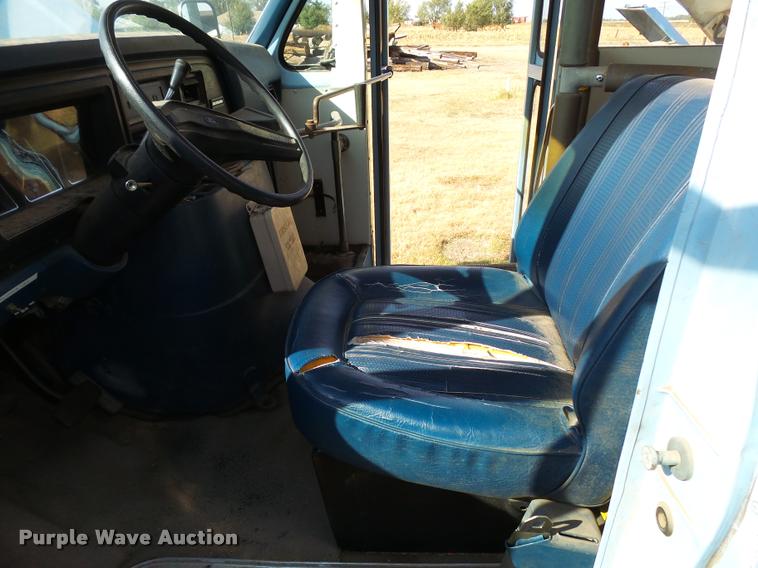 image for item DA9902 1984 Ford Econoline E350 bus