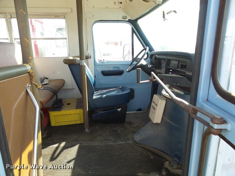 image for item DA9902 1984 Ford Econoline E350 bus