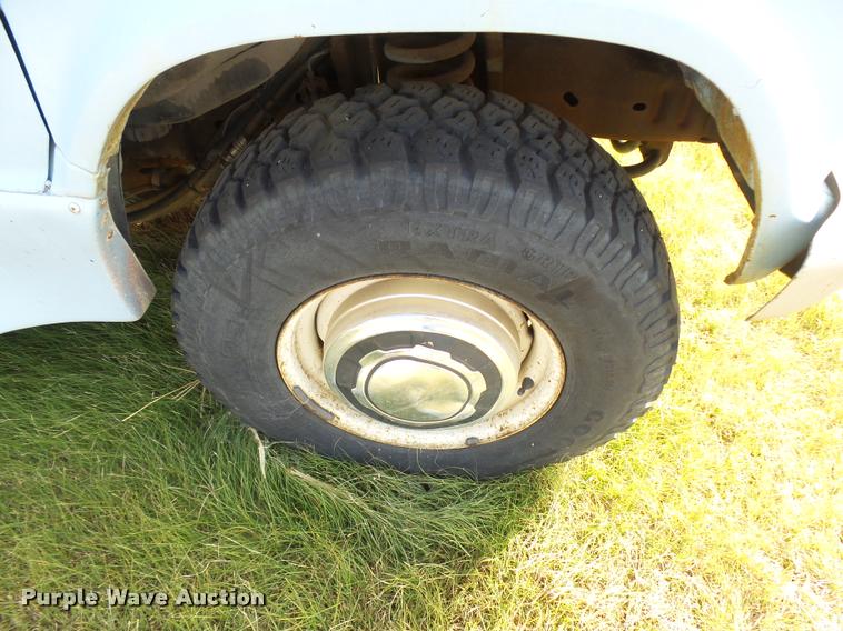 image for item DA9902 1984 Ford Econoline E350 bus