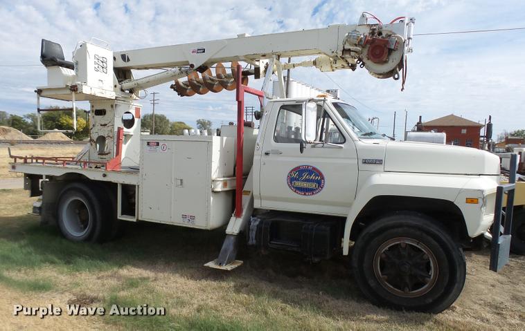 image for item DA9903 1986 Ford F700 digger derrick truck
