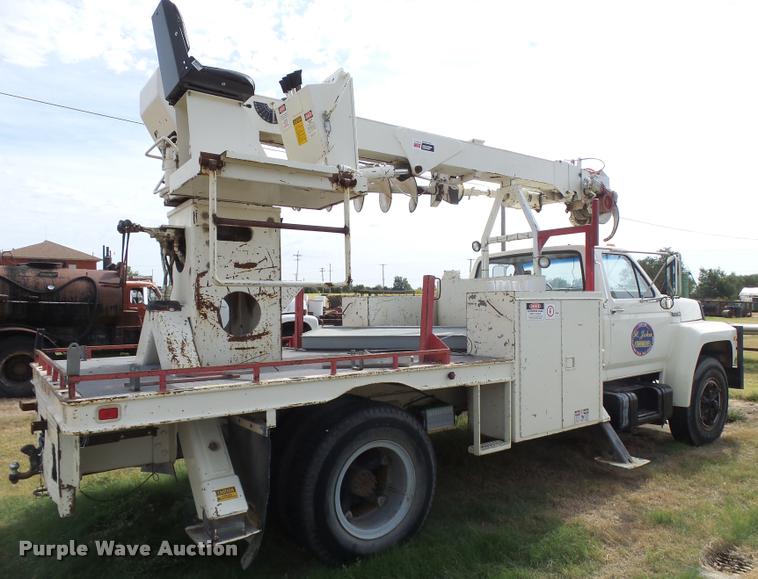 image for item DA9903 1986 Ford F700 digger derrick truck