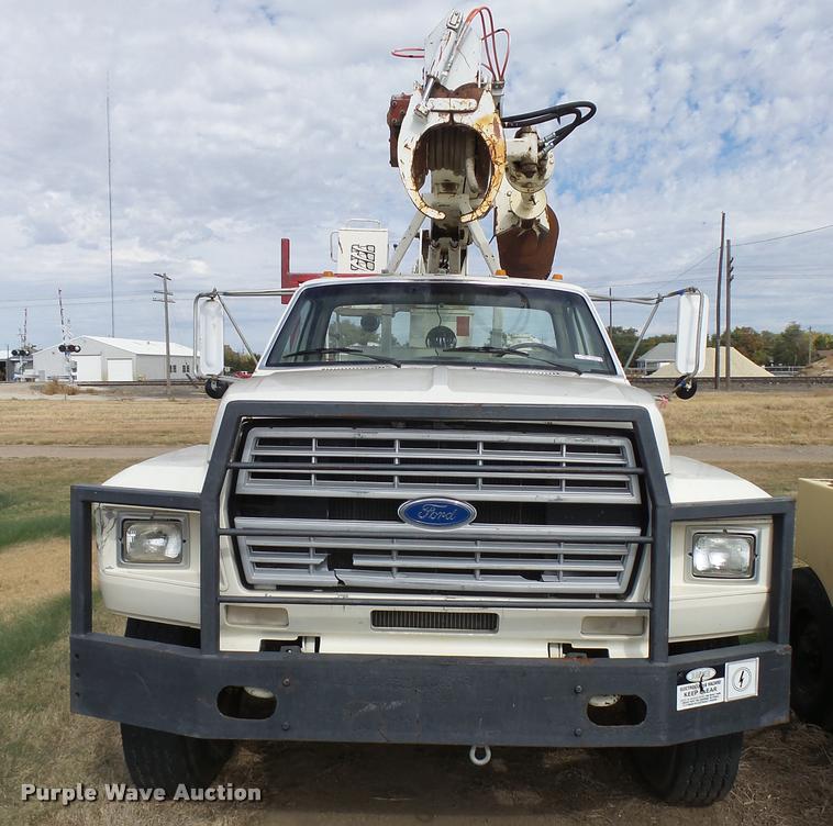 image for item DA9903 1986 Ford F700 digger derrick truck