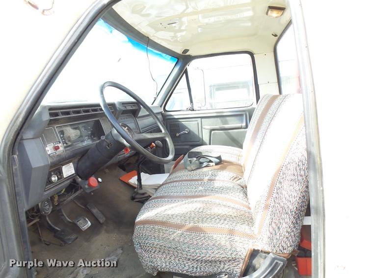 image for item DA9903 1986 Ford F700 digger derrick truck