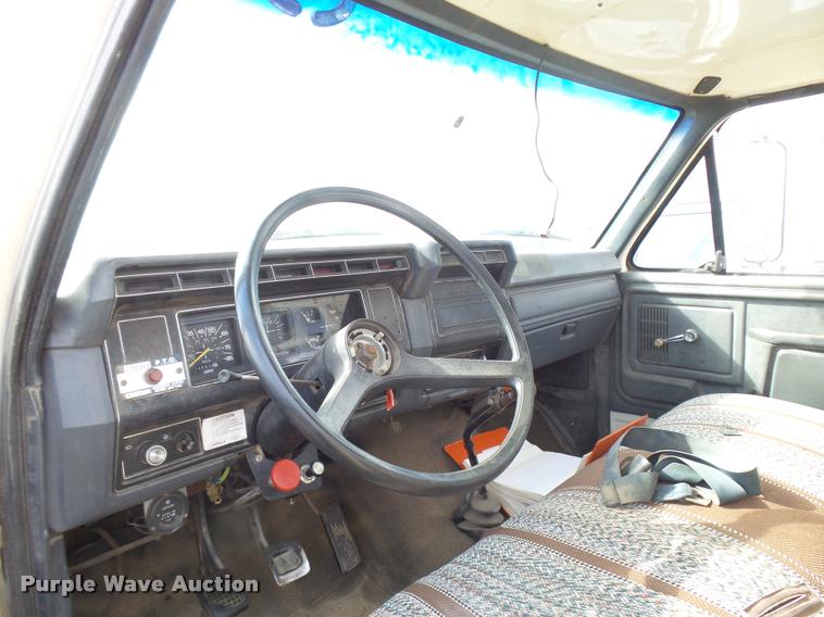 image for item DA9903 1986 Ford F700 digger derrick truck