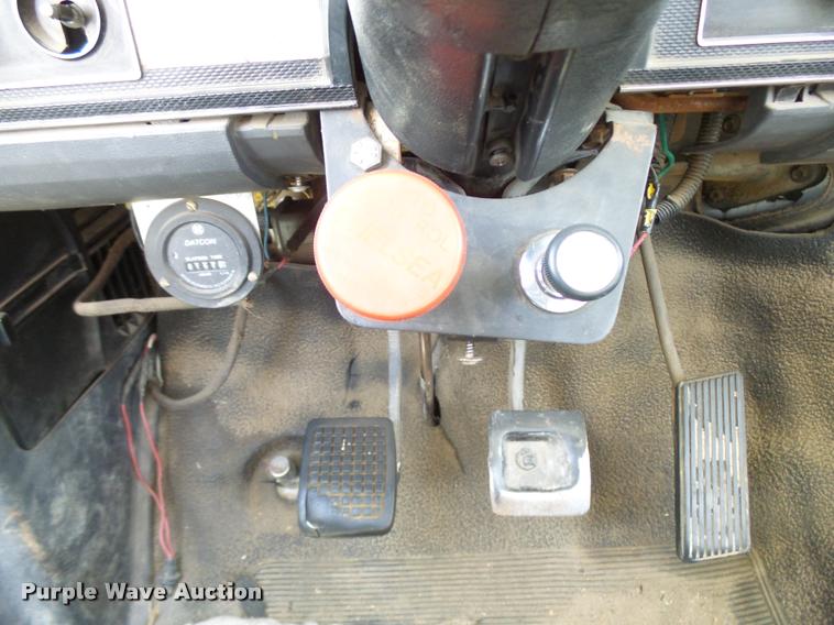 image for item DA9903 1986 Ford F700 digger derrick truck