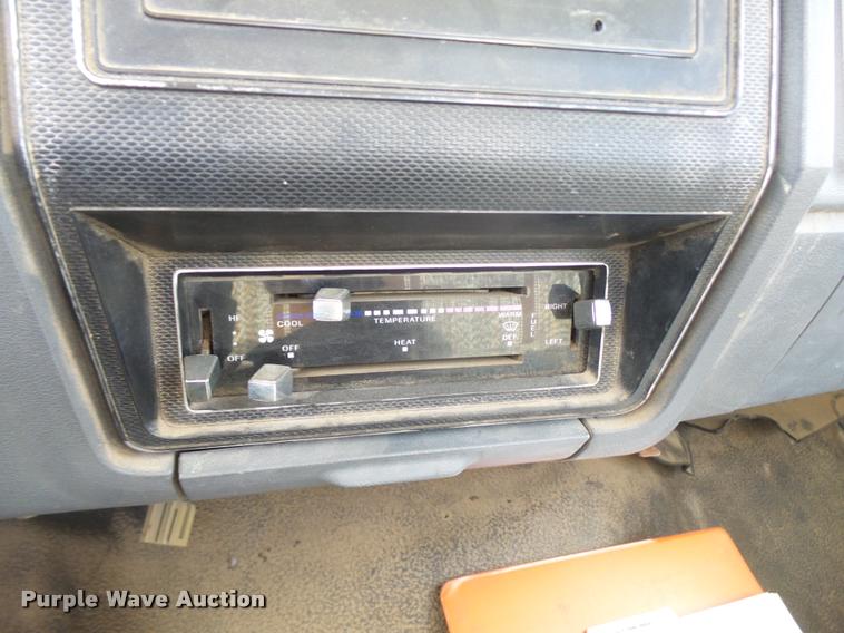 image for item DA9903 1986 Ford F700 digger derrick truck