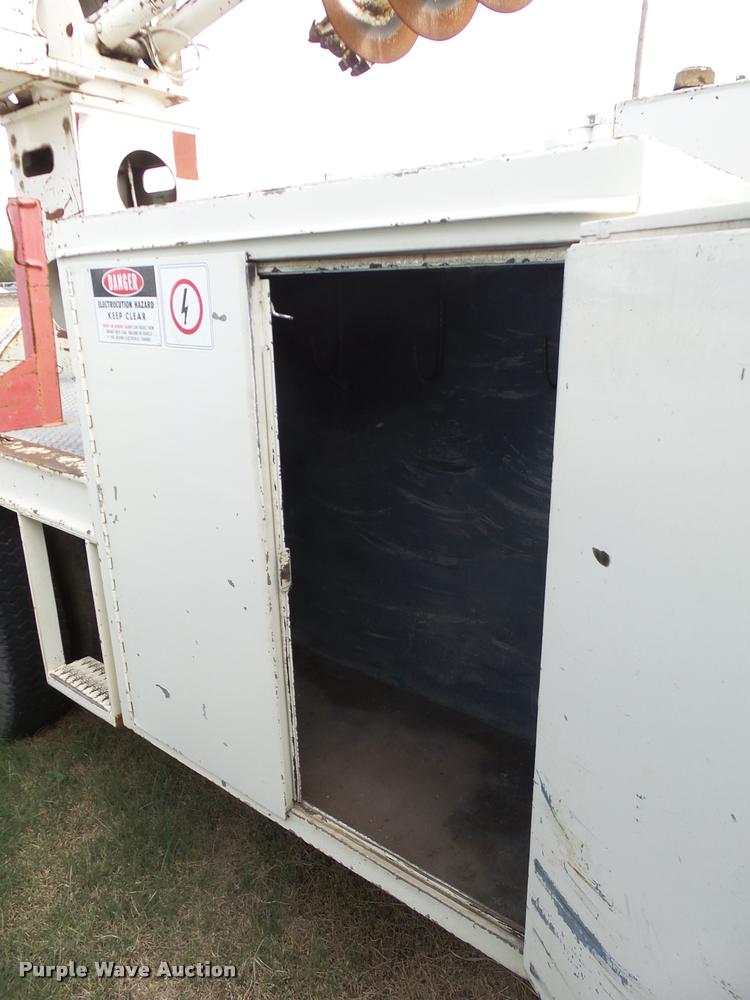 image for item DA9903 1986 Ford F700 digger derrick truck