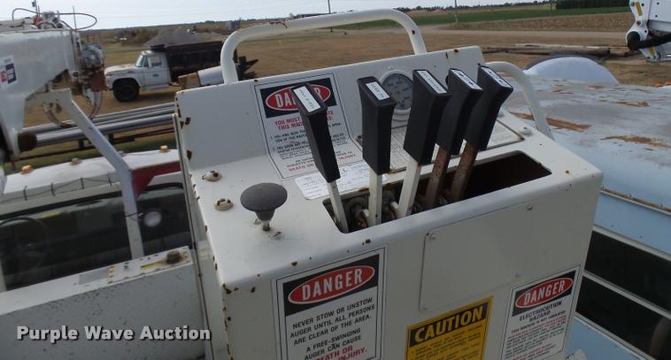 image for item DA9903 1986 Ford F700 digger derrick truck