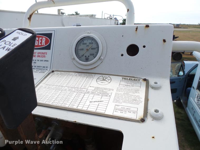 image for item DA9903 1986 Ford F700 digger derrick truck