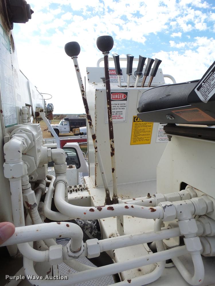 image for item DA9903 1986 Ford F700 digger derrick truck