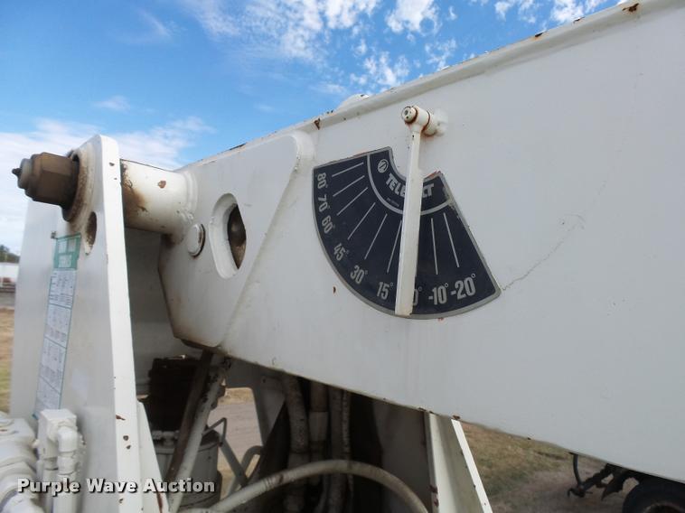 image for item DA9903 1986 Ford F700 digger derrick truck