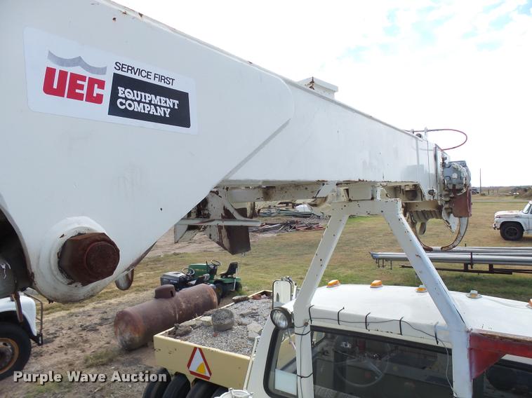 image for item DA9903 1986 Ford F700 digger derrick truck