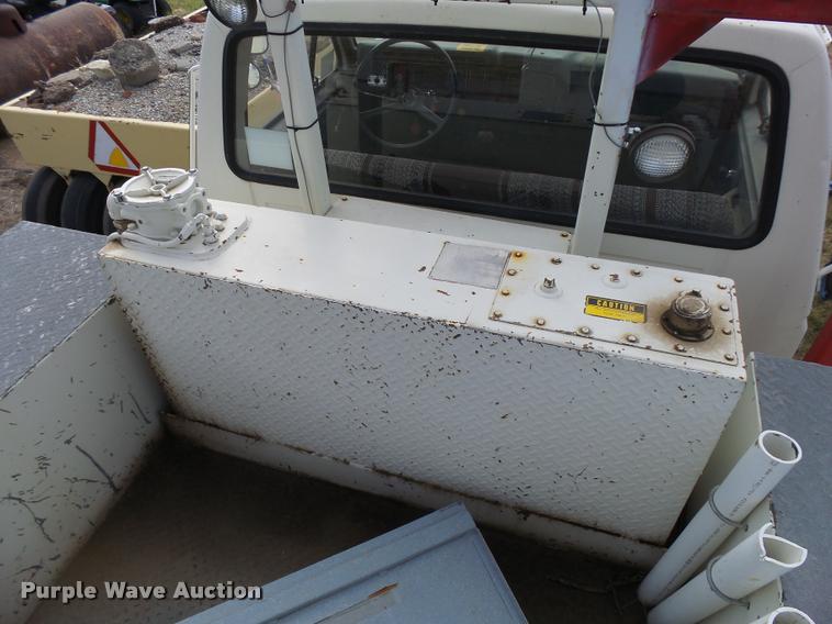 image for item DA9903 1986 Ford F700 digger derrick truck