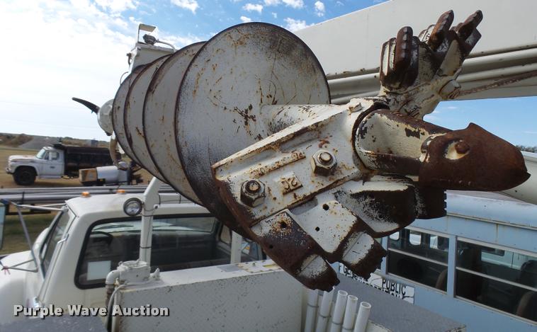 image for item DA9903 1986 Ford F700 digger derrick truck