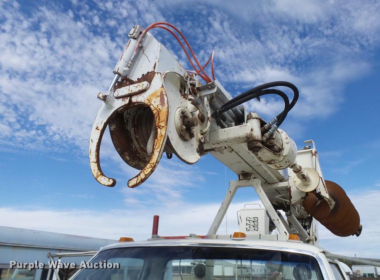 image for item DA9903 1986 Ford F700 digger derrick truck