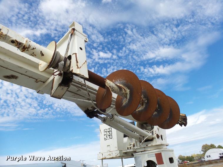 image for item DA9903 1986 Ford F700 digger derrick truck