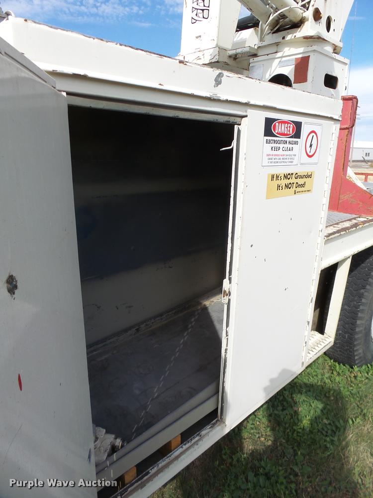 image for item DA9903 1986 Ford F700 digger derrick truck