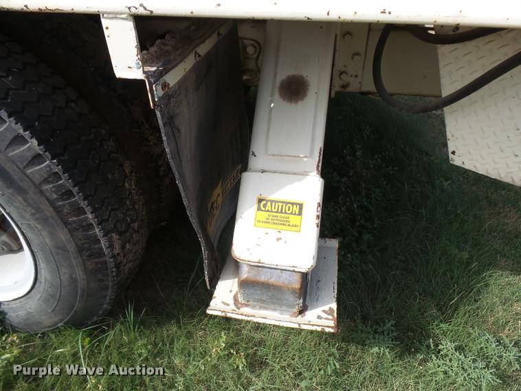 image for item DA9903 1986 Ford F700 digger derrick truck