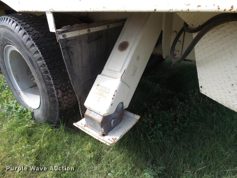 image for item DA9903 1986 Ford F700 digger derrick truck