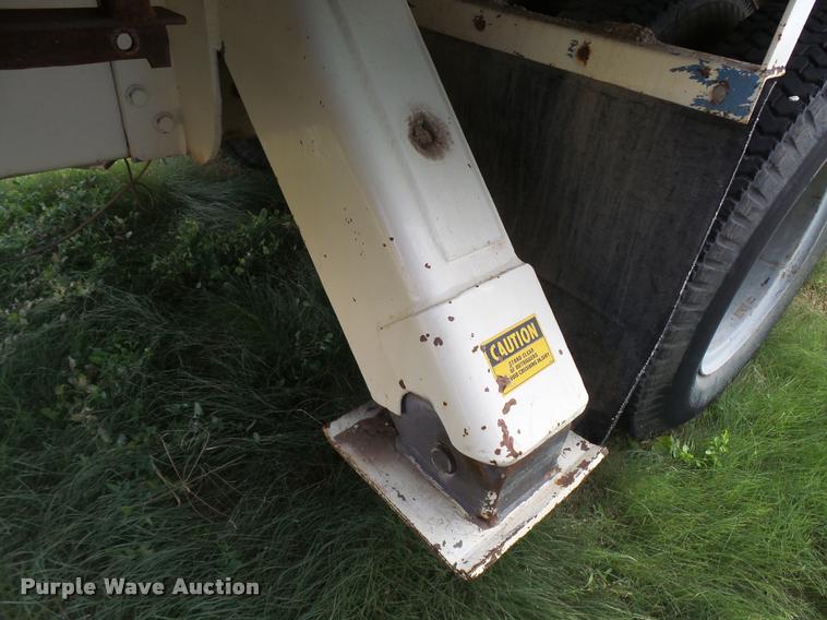 image for item DA9903 1986 Ford F700 digger derrick truck