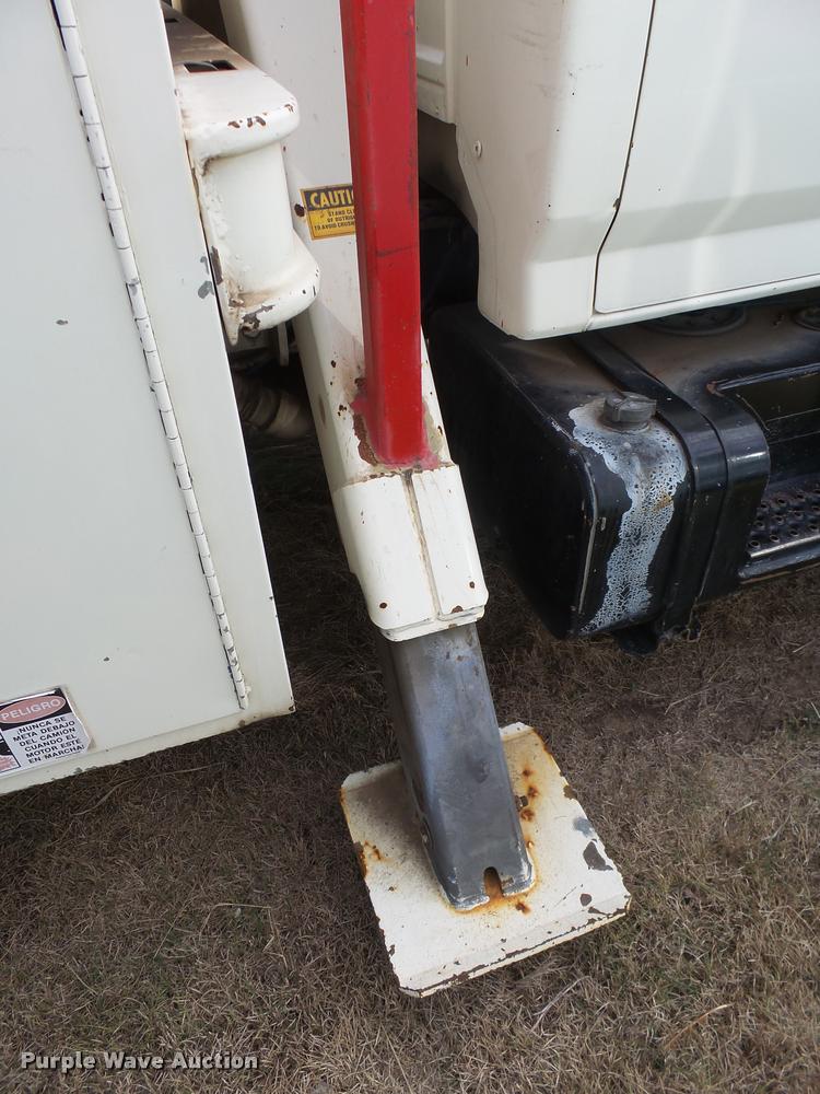 image for item DA9903 1986 Ford F700 digger derrick truck