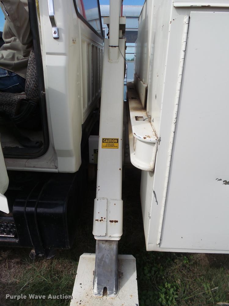 image for item DA9903 1986 Ford F700 digger derrick truck