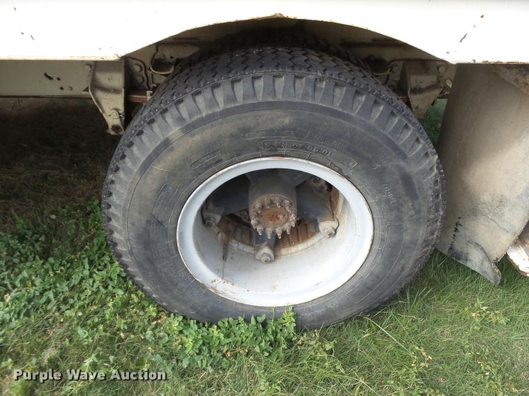 image for item DA9903 1986 Ford F700 digger derrick truck