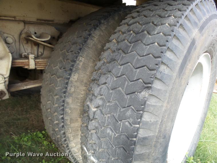 image for item DA9903 1986 Ford F700 digger derrick truck