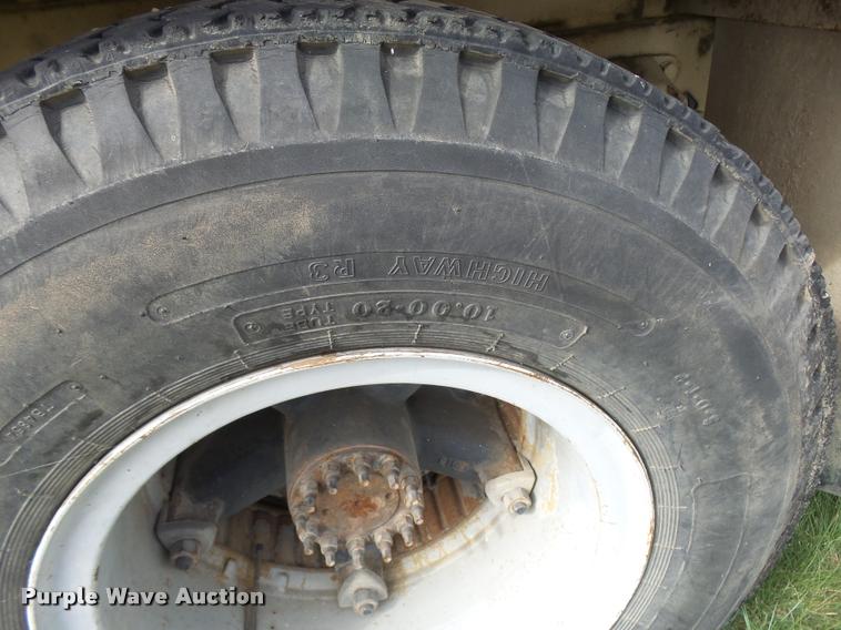 image for item DA9903 1986 Ford F700 digger derrick truck